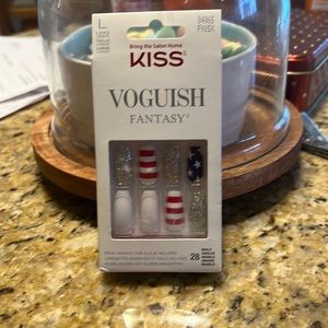 Kiss nails
